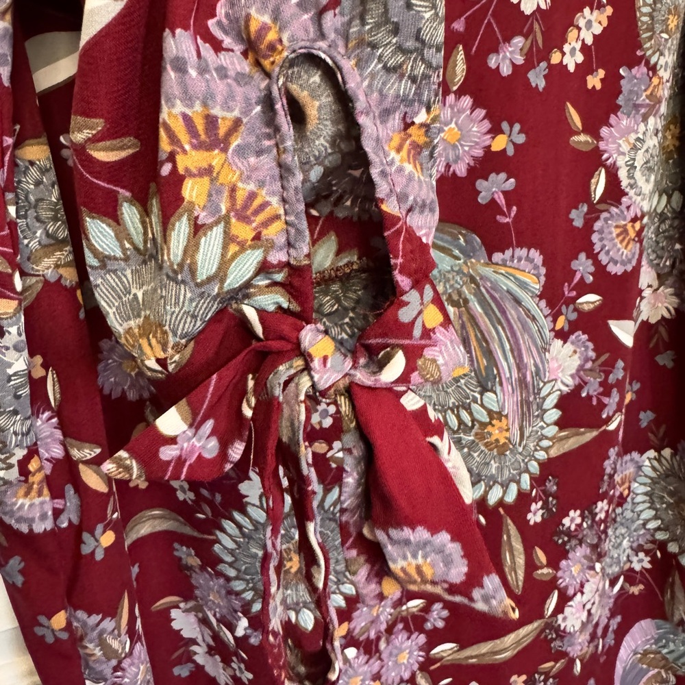 Gilli Burgundy Floral V-Neck Dress Size Medium - Picture 7 of 7